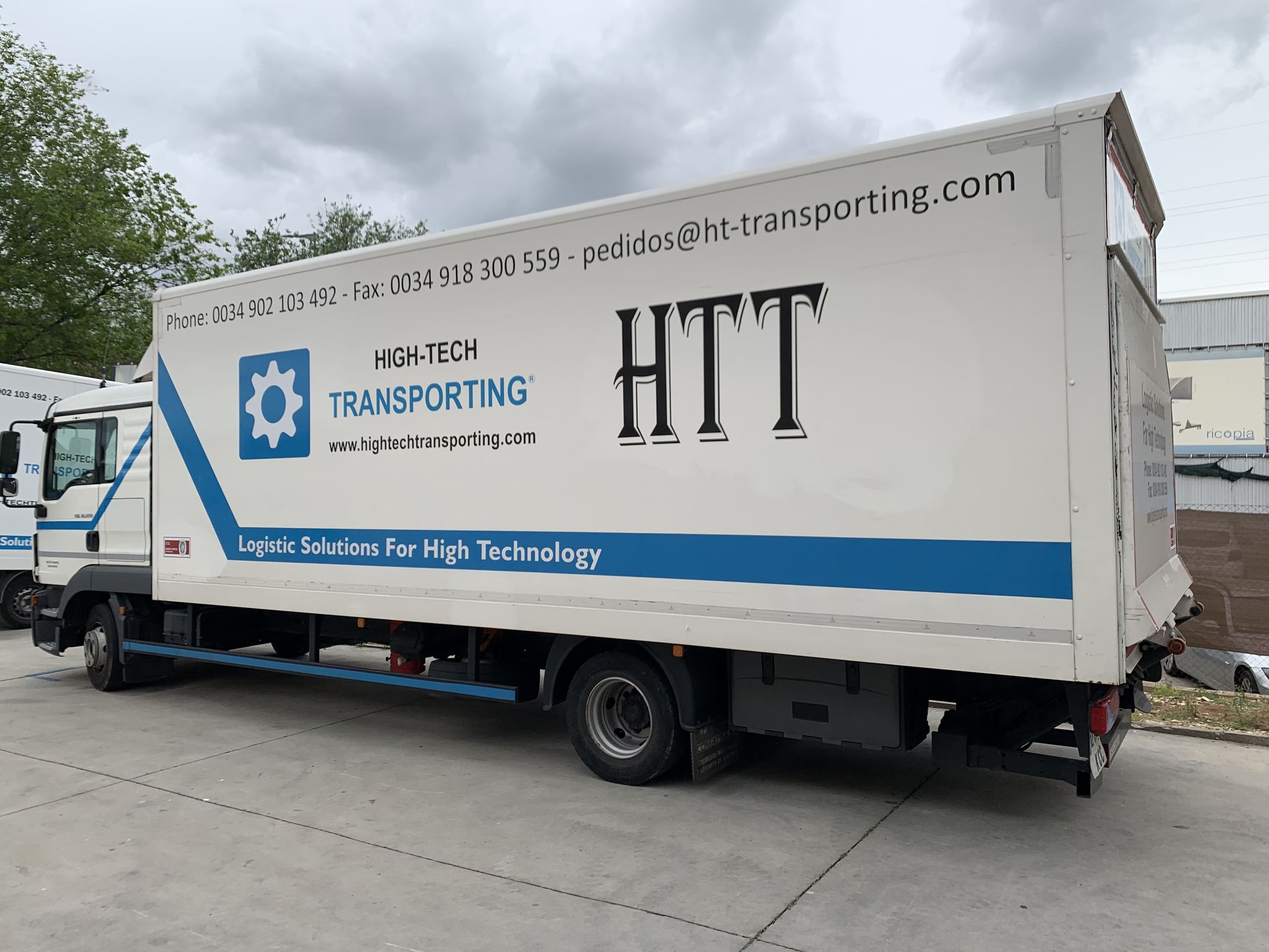 Flota High Tech Transporting